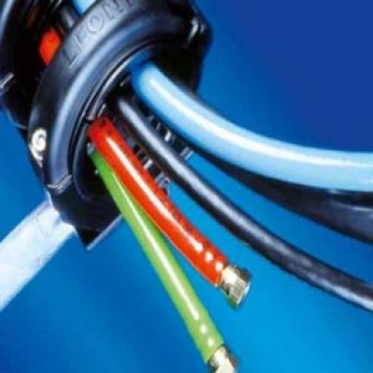 Conduit fitting for electric cable protection