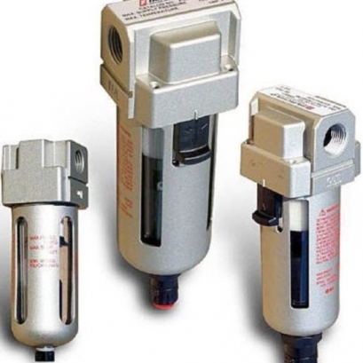 Oil coalescing filter for compressed air
