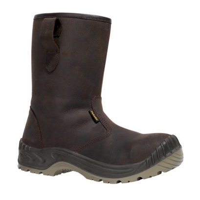 Oil resistant safety boots