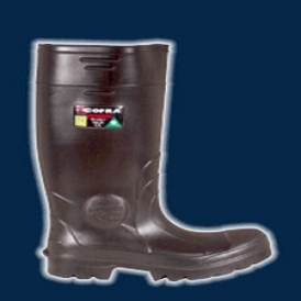 Oil resistant safety boots