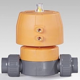 Pneumatically actuated plastic diaphragm valve