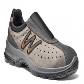 Safety shoes with anti-perforation sole