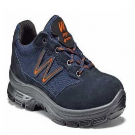 Safety shoes with anti-perforation sole