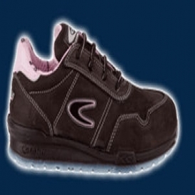 Safety shoes with waterproof and breathable membrane