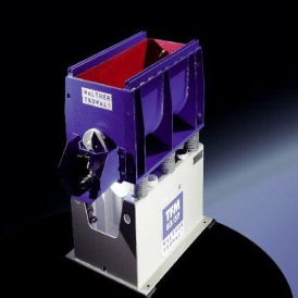 Through vibratory finishing machine