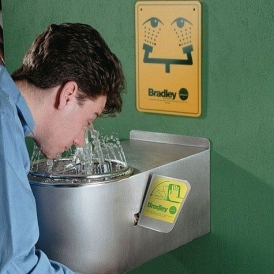Wall mount safety eyewash station